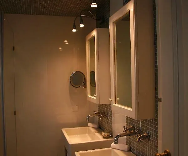 לינה וארוחת בוקר Mourayio ארמיוני