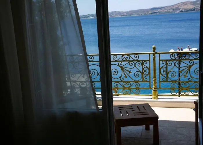 Mourayio לינה וארוחת בוקר